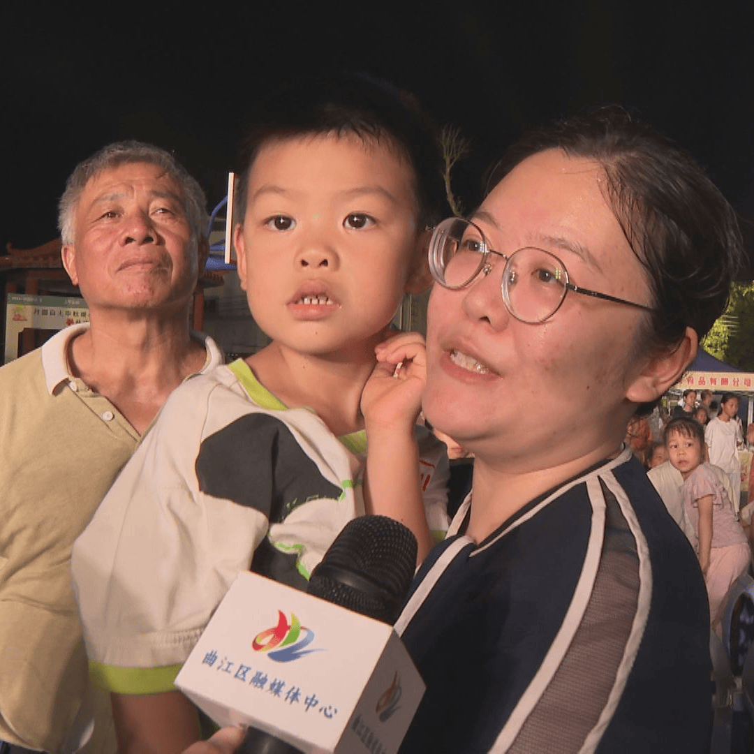 江区秋季‘村晚’暨白土月饼(非遗产品)展示展销活动”举办瓦力棋牌“月圆白土中秋暖 共庆村晚丰收时——2025年曲(图5) 江区秋季‘村晚’暨白土月饼(非遗产品)展示展销活动”举办瓦力棋牌“月圆白土中秋暖 共庆村晚丰收时——2025年曲(图5)