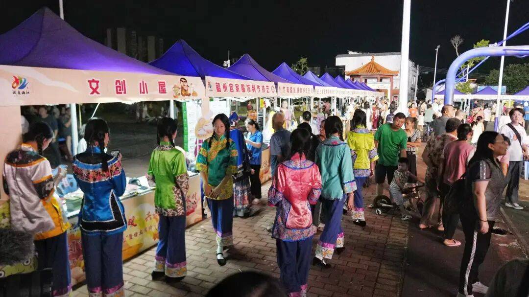 江区秋季‘村晚’暨白土月饼(非遗产品)展示展销活动”举办瓦力棋牌“月圆白土中秋暖 共庆村晚丰收时——2025年曲(图7) 江区秋季‘村晚’暨白土月饼(非遗产品)展示展销活动”举办瓦力棋牌“月圆白土中秋暖 共庆村晚丰收时——2025年曲(图7)