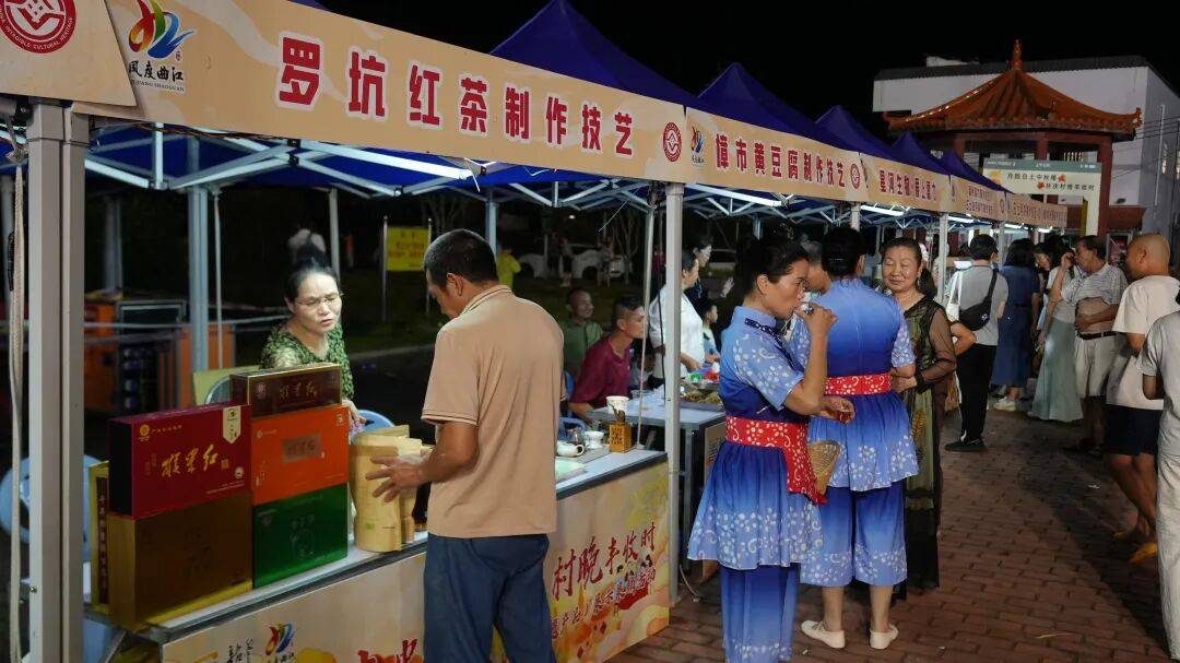 江区秋季‘村晚’暨白土月饼(非遗产品)展示展销活动”举办瓦力棋牌“月圆白土中秋暖 共庆村晚丰收时——2025年曲(图8) 江区秋季‘村晚’暨白土月饼(非遗产品)展示展销活动”举办瓦力棋牌“月圆白土中秋暖 共庆村晚丰收时——2025年曲(图8)