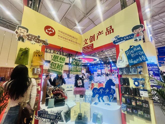 不少人背上了“思想包袱”“文学包袱”瓦利棋牌鲁迅、海子……逛天府书展的(图5)