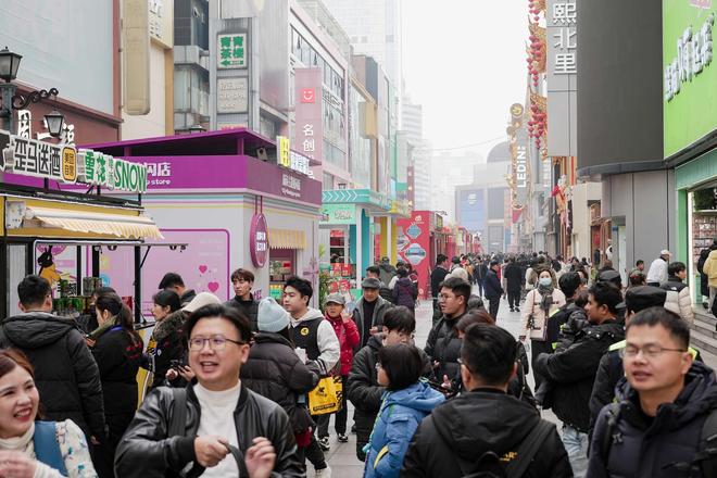 礼喜市”成都新春欢乐购打造消费新场景瓦力游戏app500多款好物汇聚“年(图3)